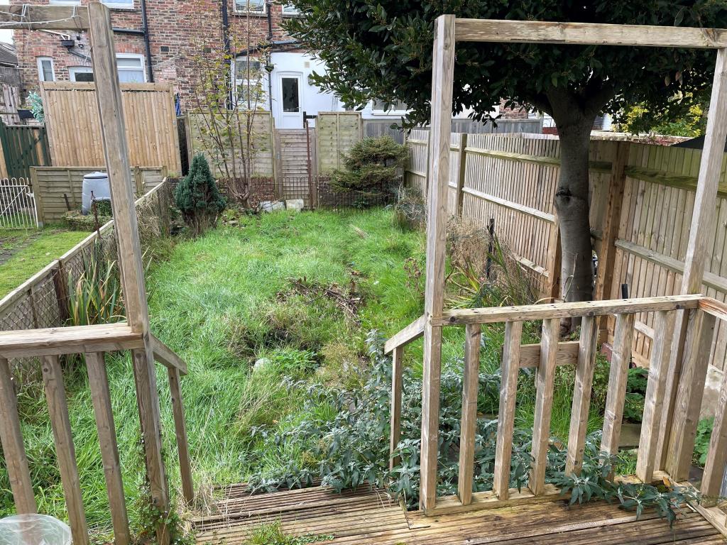 Lot: 21 - COTTAGE FOR INVESTMENT OR OCCUPATION - Rear gaerden with decked area and lawn